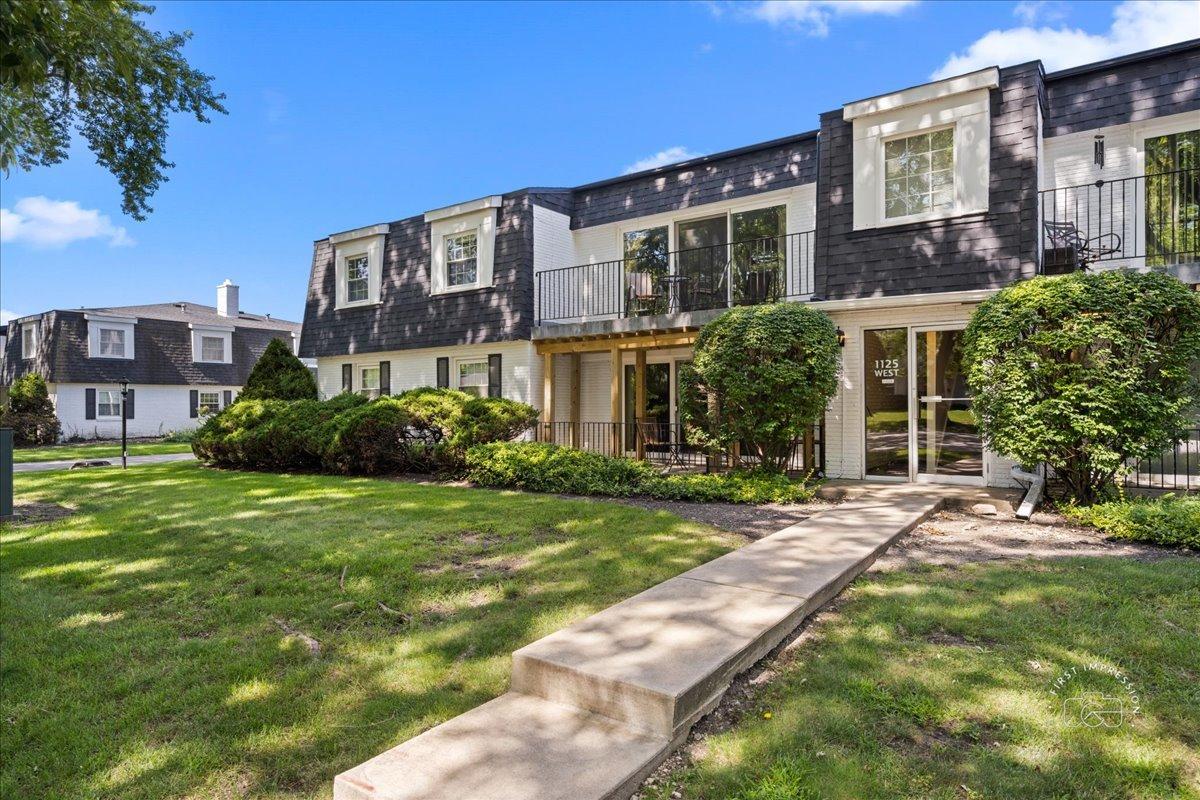 1125 Royal Saint George Dr. #208, Naperville, IL 60563