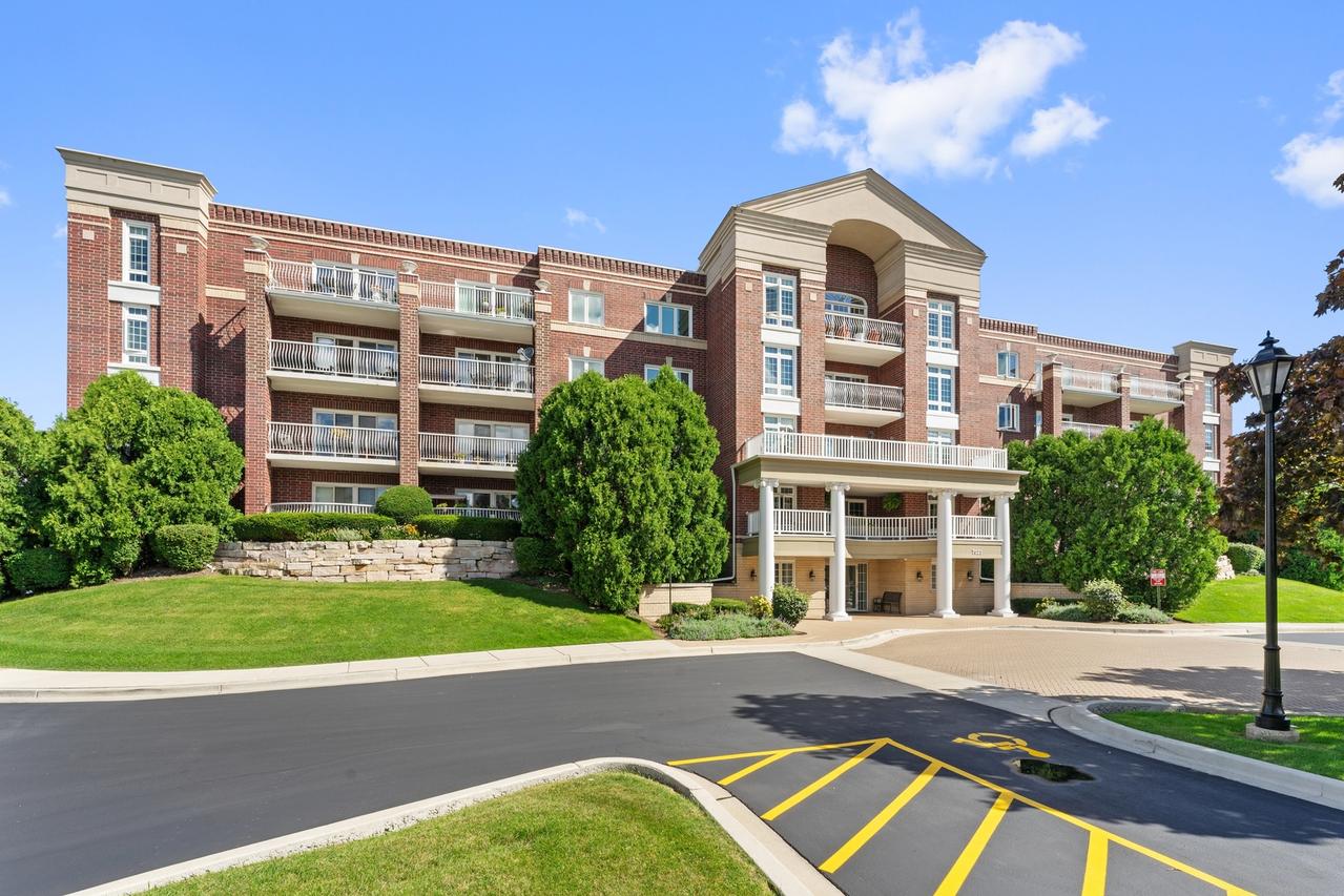 7021 W Touhy Ave. #405, Niles, IL 60714