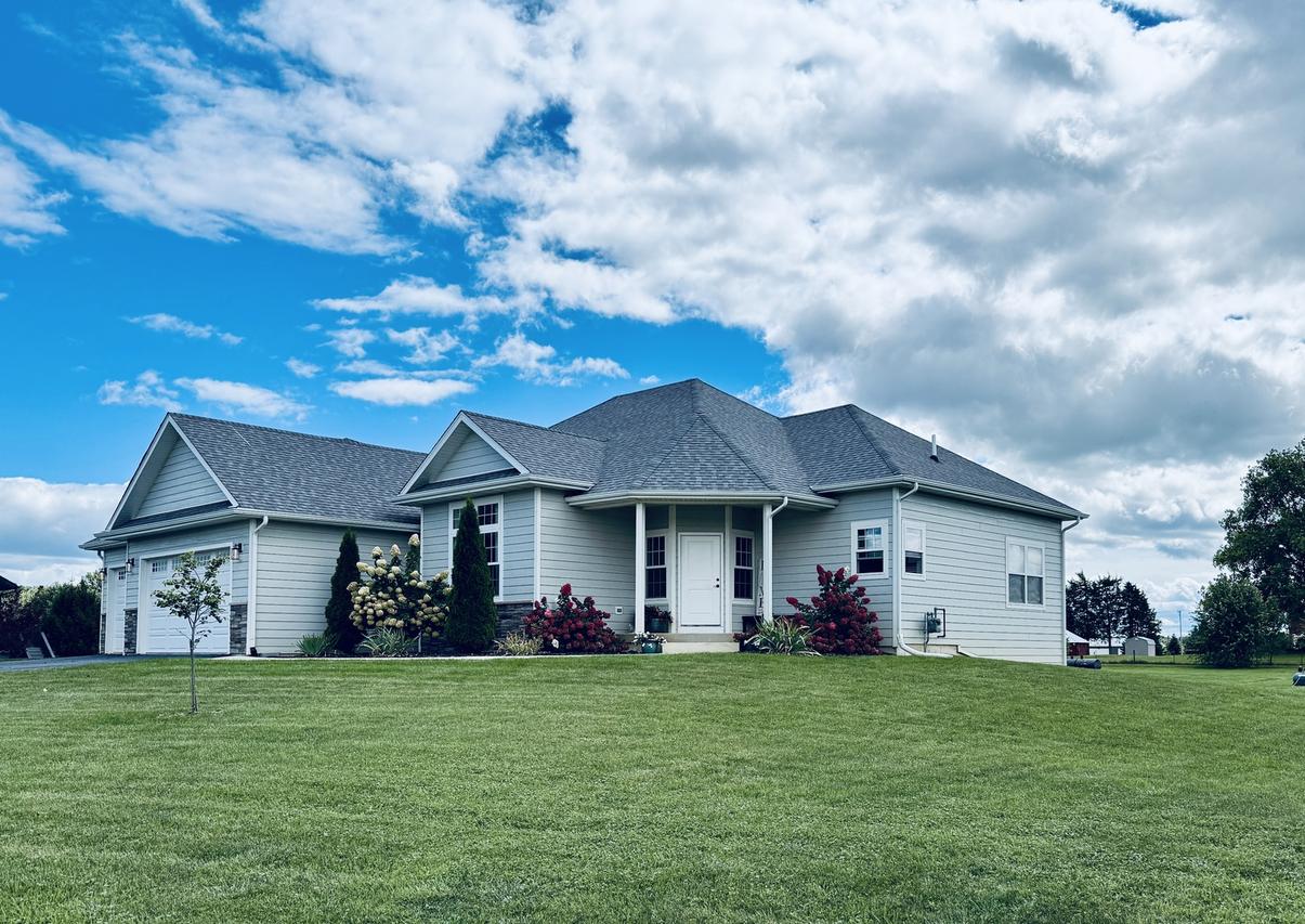 10359 E Shagbark Ln., Rochelle, IL 61068