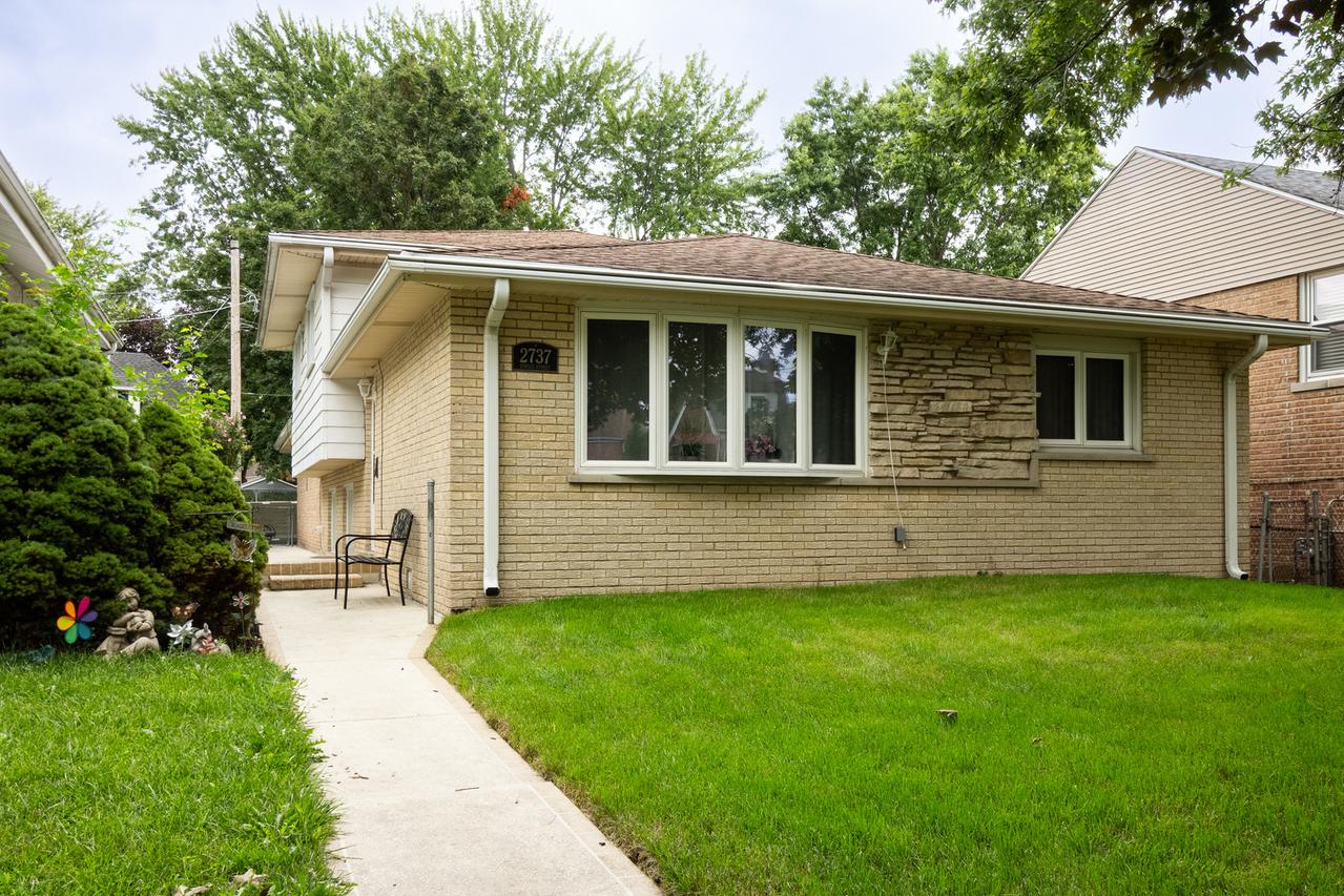 2737 Spruce St., River Grove, IL 60171