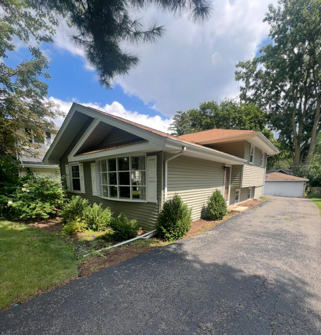0n125 Cottonwood Dr., Wheaton, IL 60187
