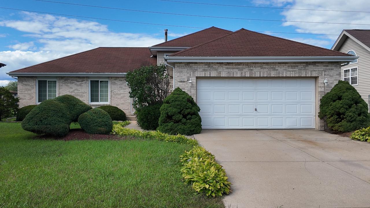 620 Farm View Rd., University Park, IL 60484