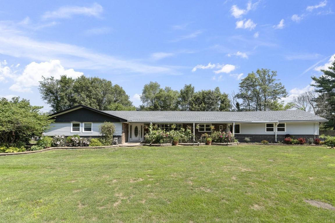 6318 E Il Rte 72, Stillman Valley, IL 61084