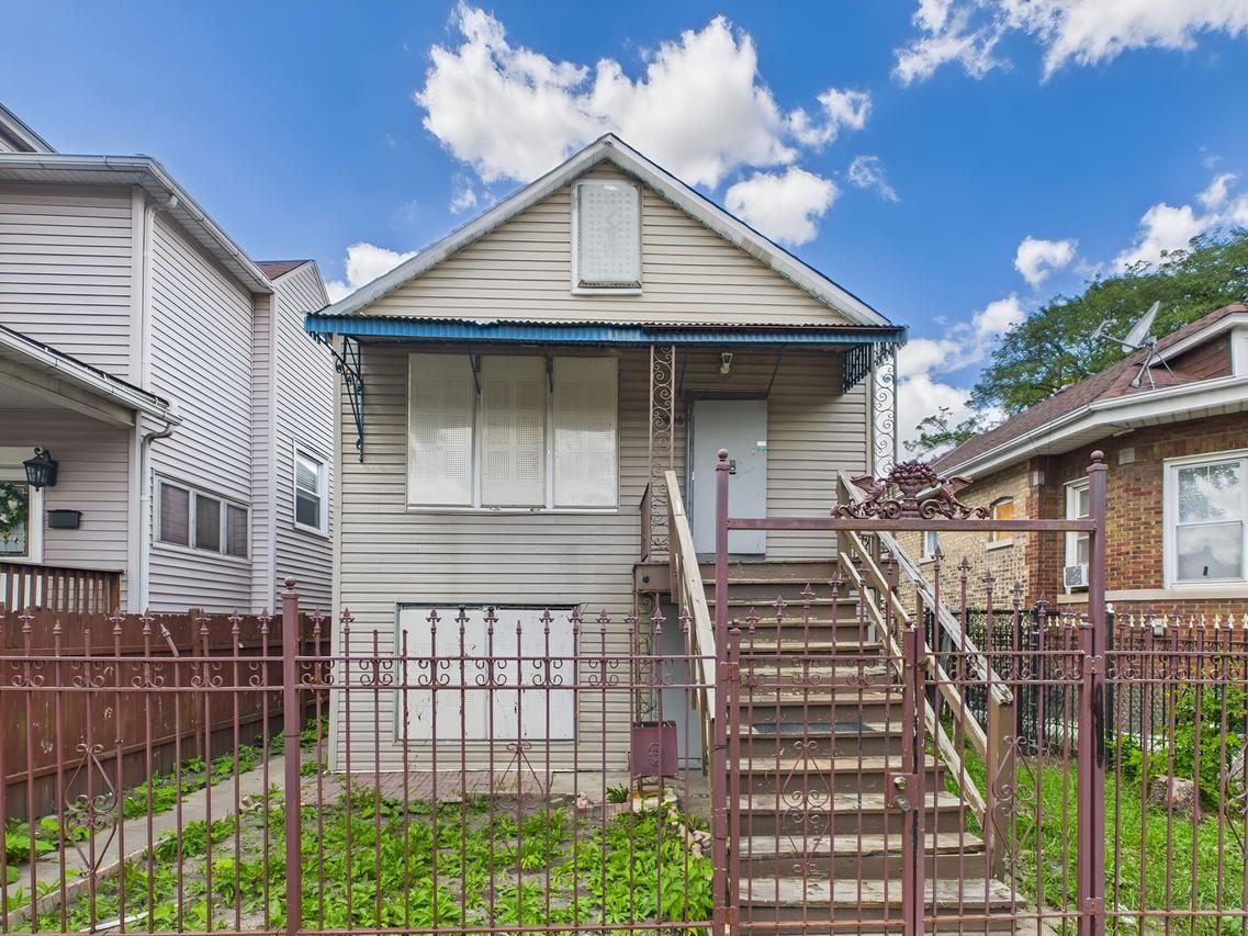 5806 S Talman Ave., Chicago, IL 60629