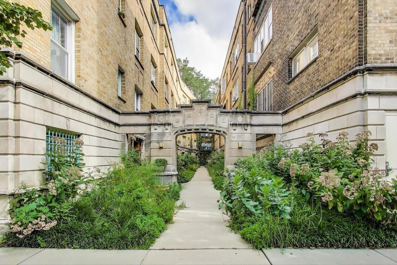 1522 E 59th St. #2F, Chicago, IL 60637