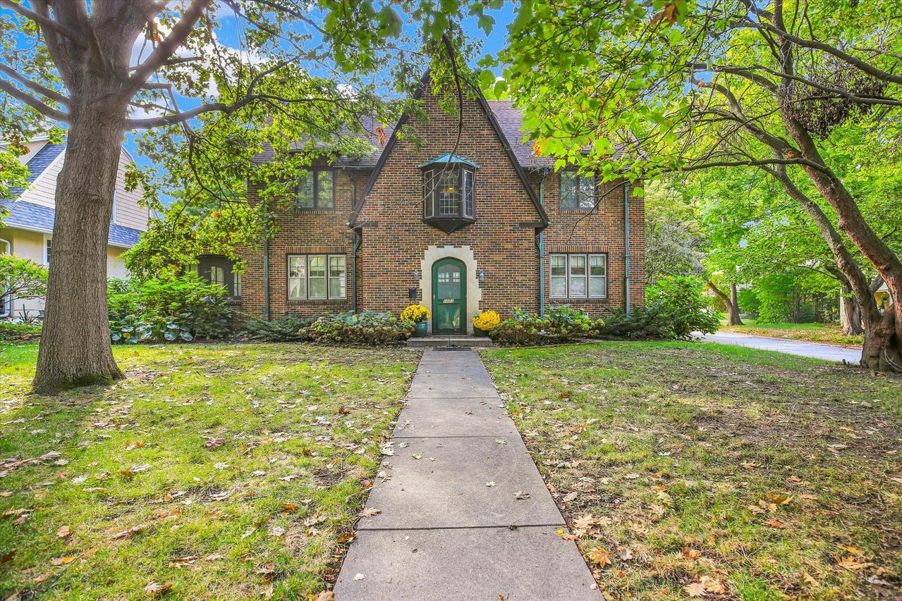 1001 S Douglas Ave., Urbana, IL 61801