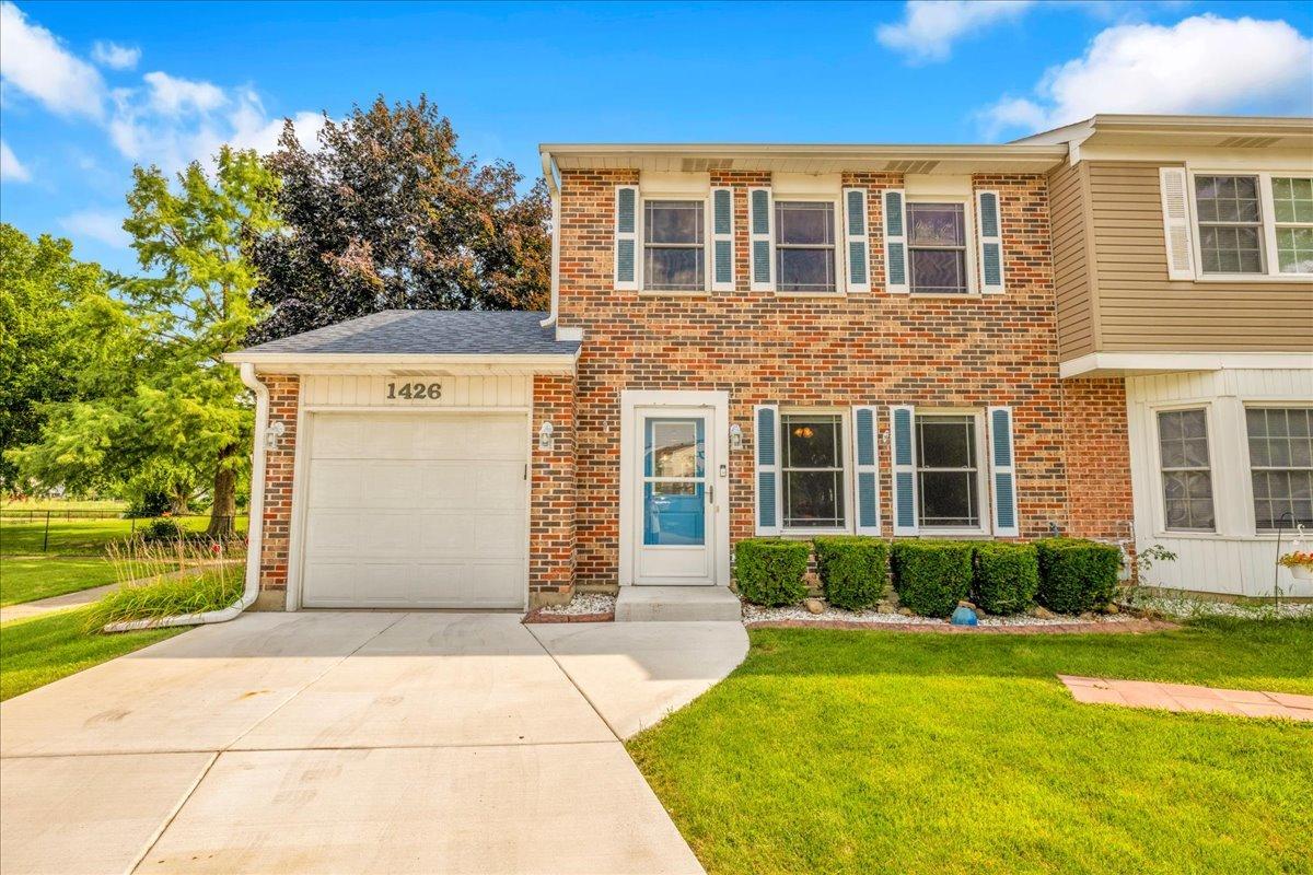 1426 Walnut Cir., Carol Stream, IL 60188