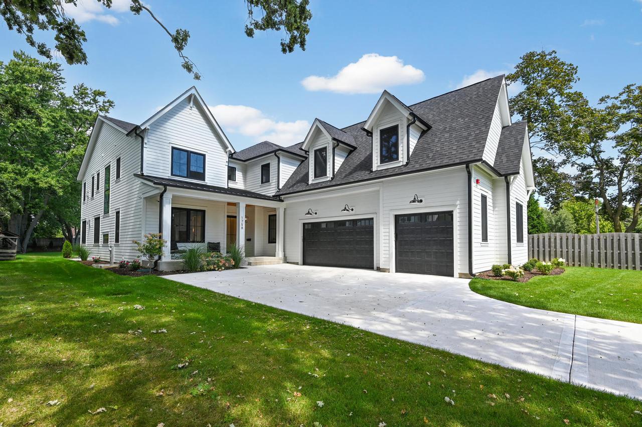 1758 Chapel Ct., Northbrook, IL 60062
