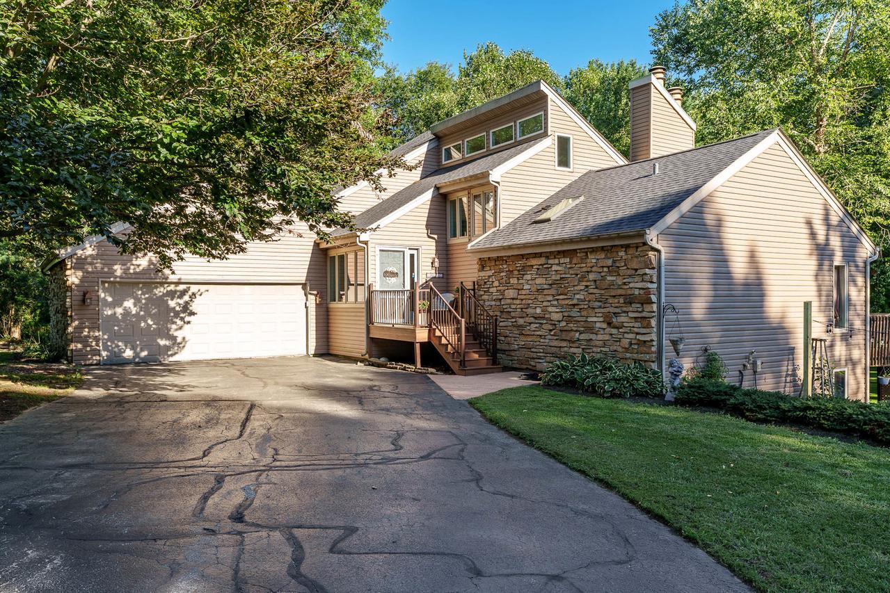 8383 E Crockett Rd., Roscoe, IL 61073