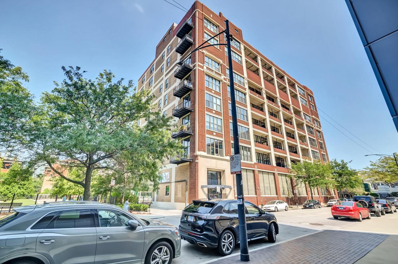 320 E 21st St. #204, Chicago, IL 60616
