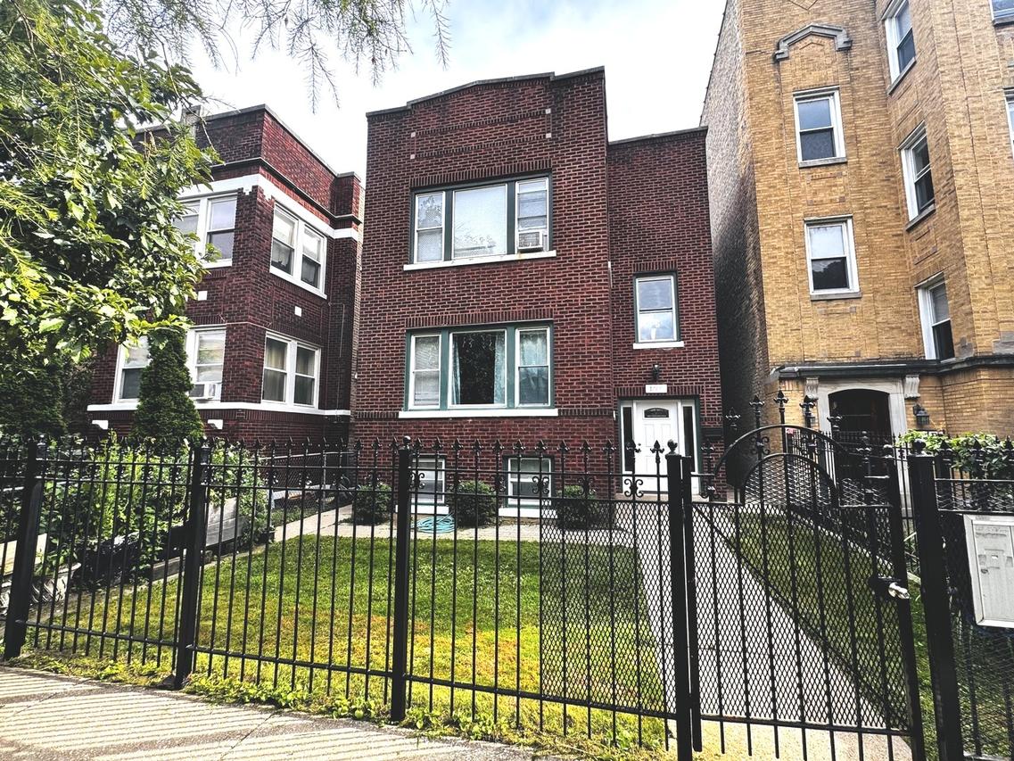 1749 W North Shore Ave., Chicago, IL 60626