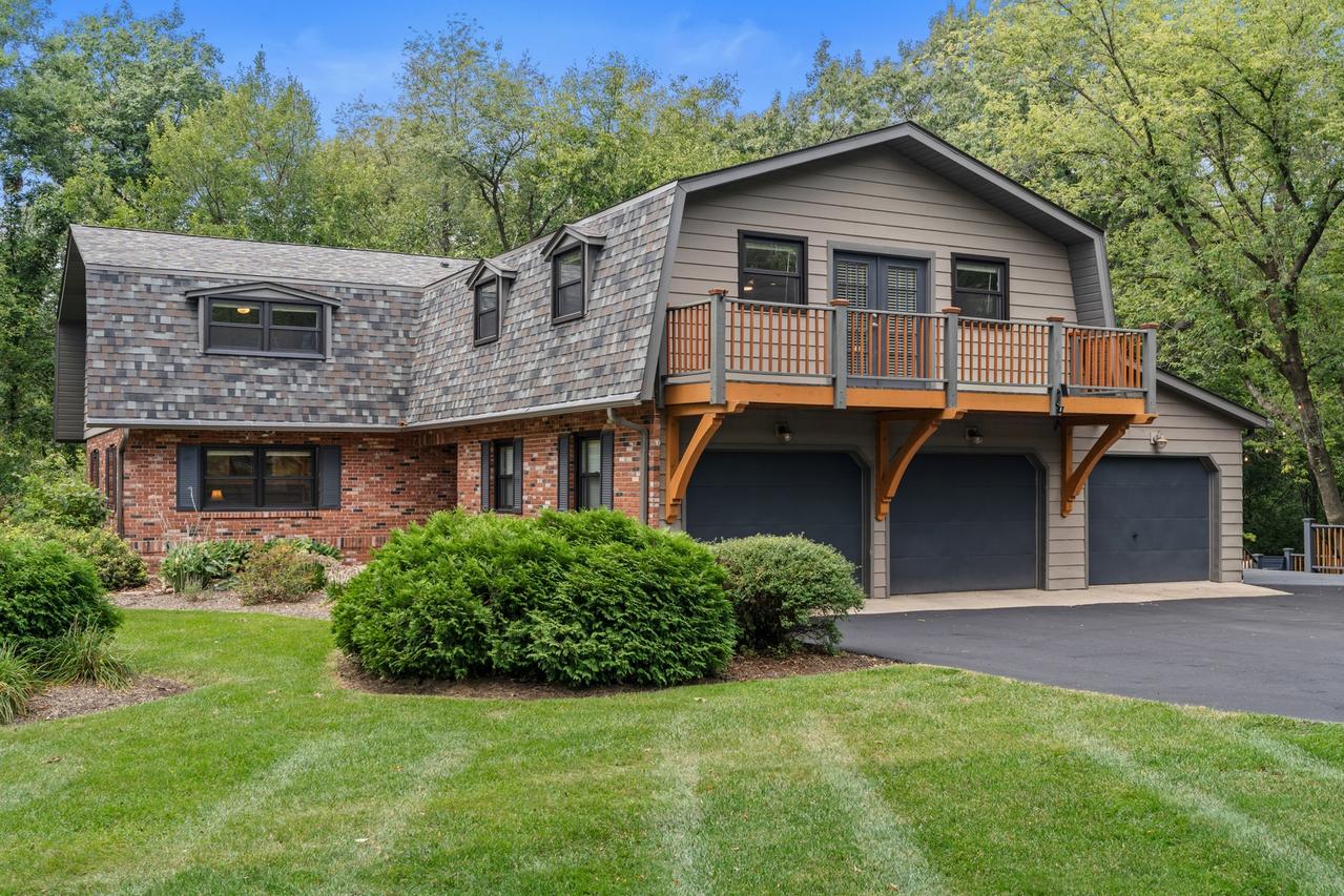 906 Bridle Ln., Cary, IL 60013