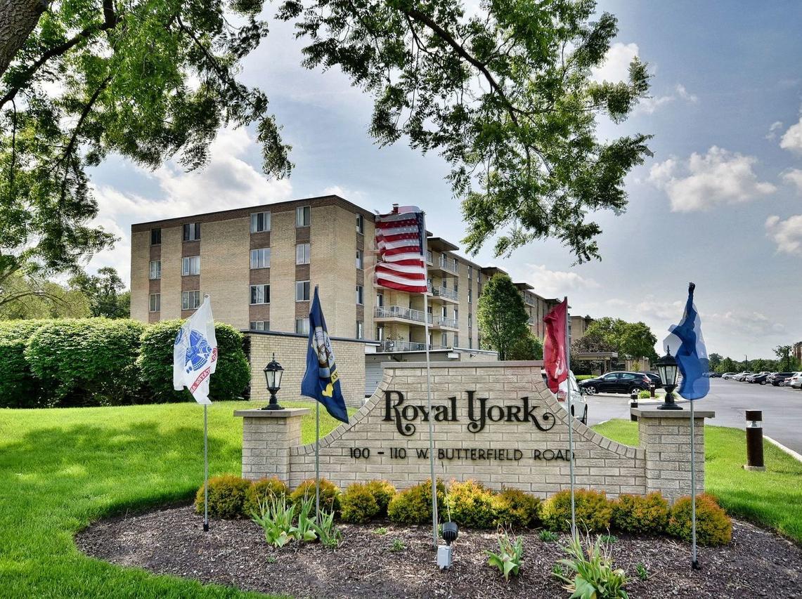 110 W Butterfield Rd. #206S, Elmhurst, IL 60126