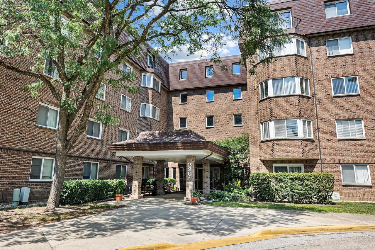 220 S Roselle Rd. #103, Schaumburg, IL 60193