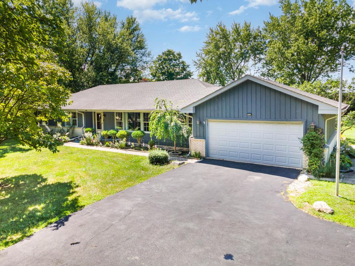 158 S Ela Rd., Barrington, IL 60010