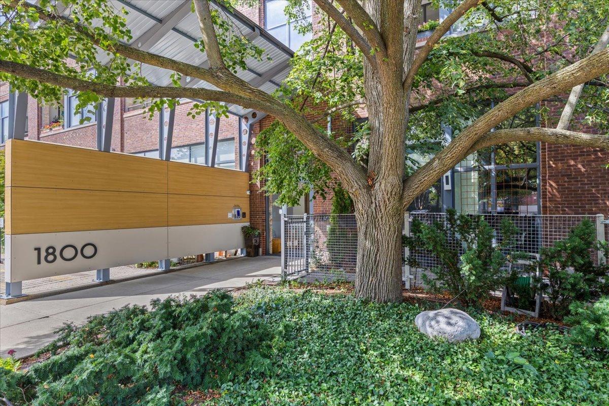 1800 Ridge Ave. #107, Evanston, IL 60201