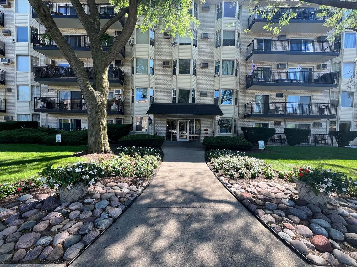5506 N Lincoln Ave. #A216, Morton Grove, IL 60053