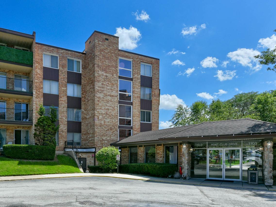 1103 S Hunt Club Dr. #121, Mount Prospect, IL 60056