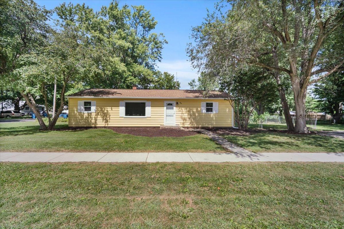 500 E Franklin St., Hudson, IL 61748