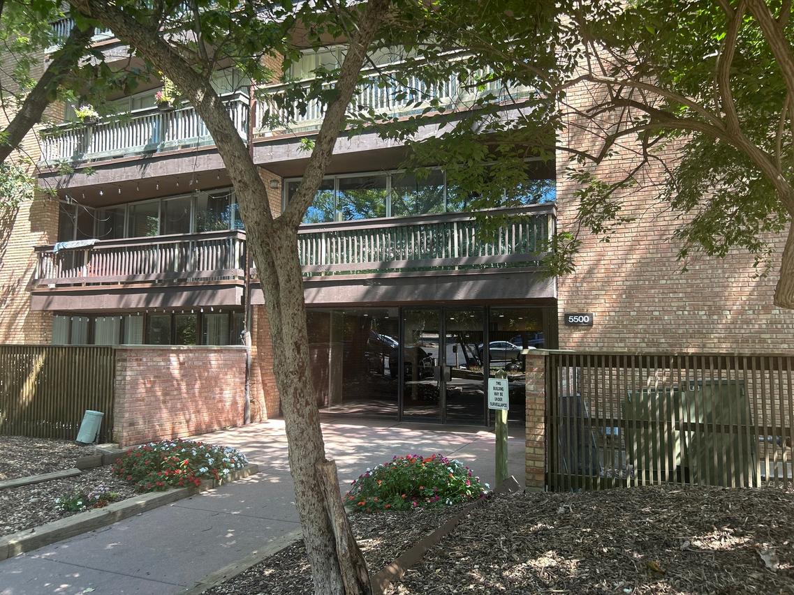 5500 Hillcrest Ln. #129-1L, Lisle, IL 60532
