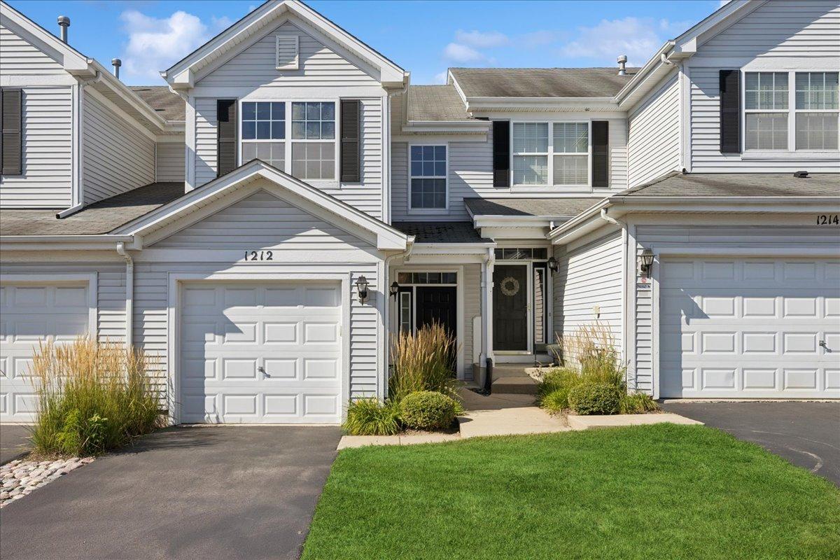 1212 Waverly Dr., Volo, IL 60020