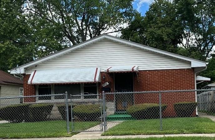 826 N May St., Aurora, IL 60506