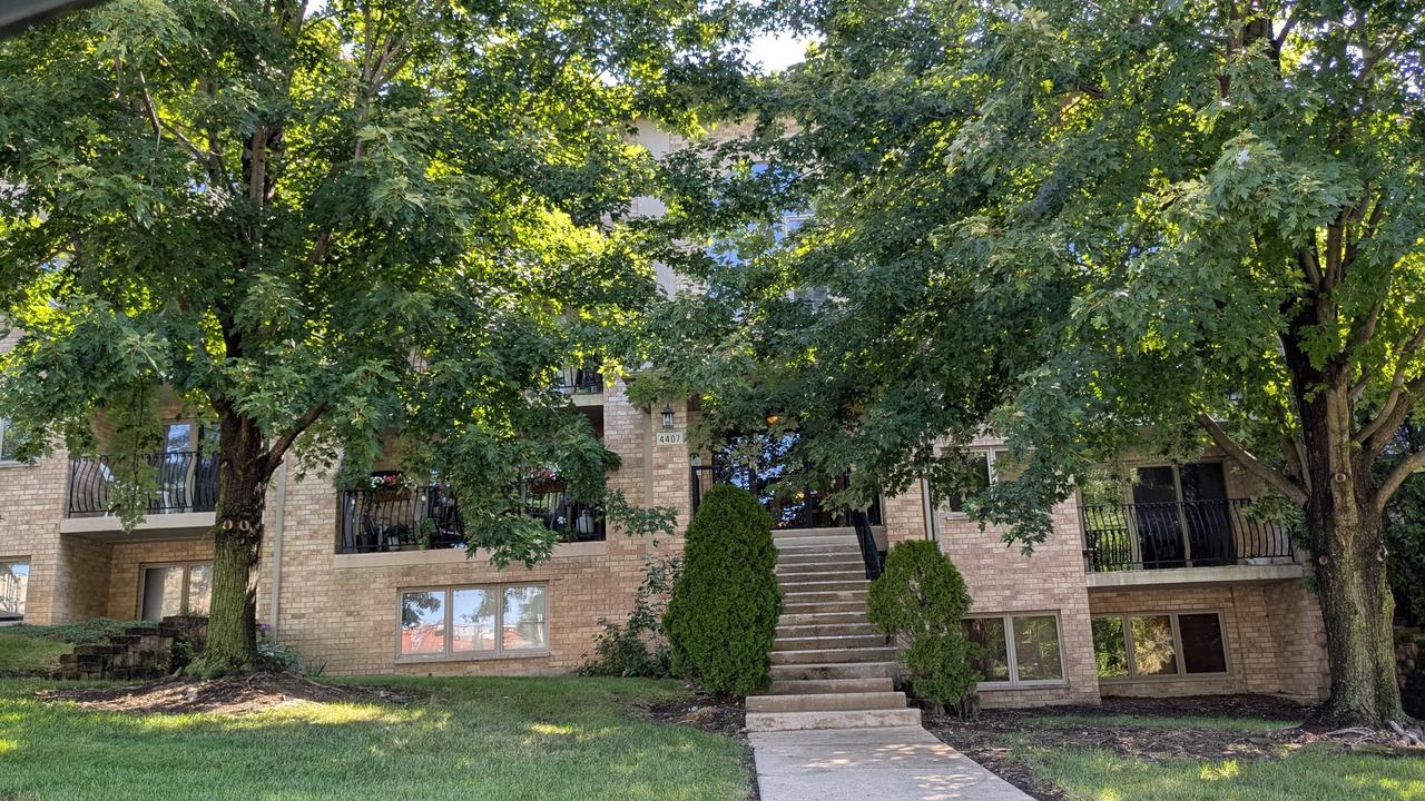4407 Pershing Ave. #1S, Downers Grove, IL 60515