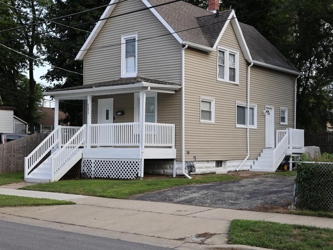 711 Franklin St., Waukegan, IL 60085