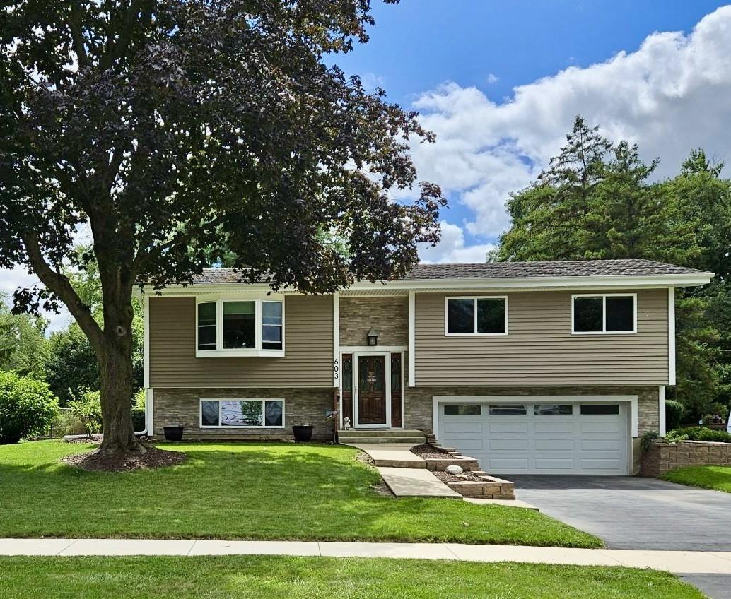 603 Columbine Ave., Lisle, IL 60532