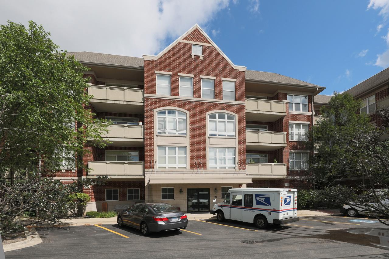 77 N Quentin Rd. #414, Palatine, IL 60067