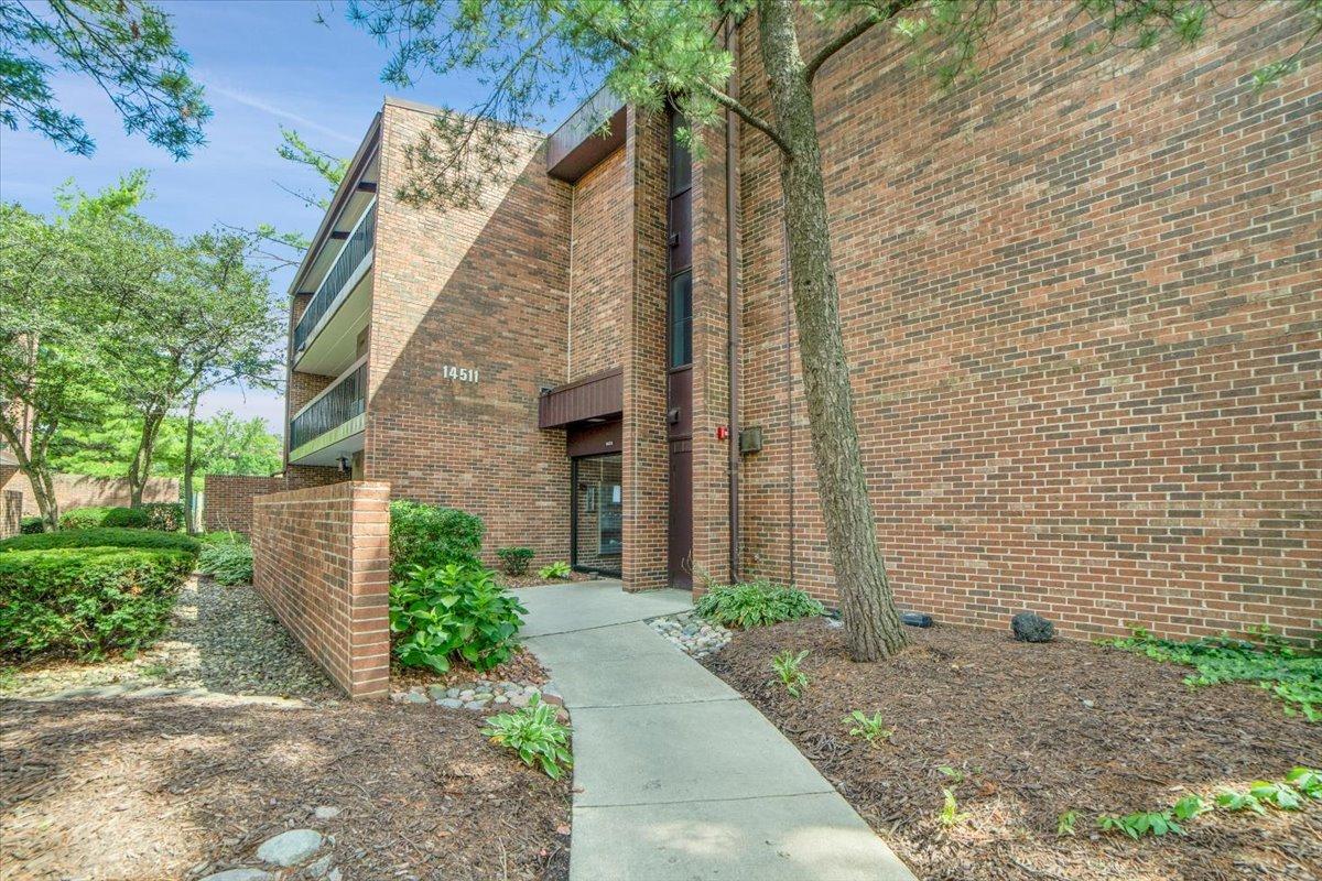 14511 Central Ct. #M2, Oak Forest, IL 60452
