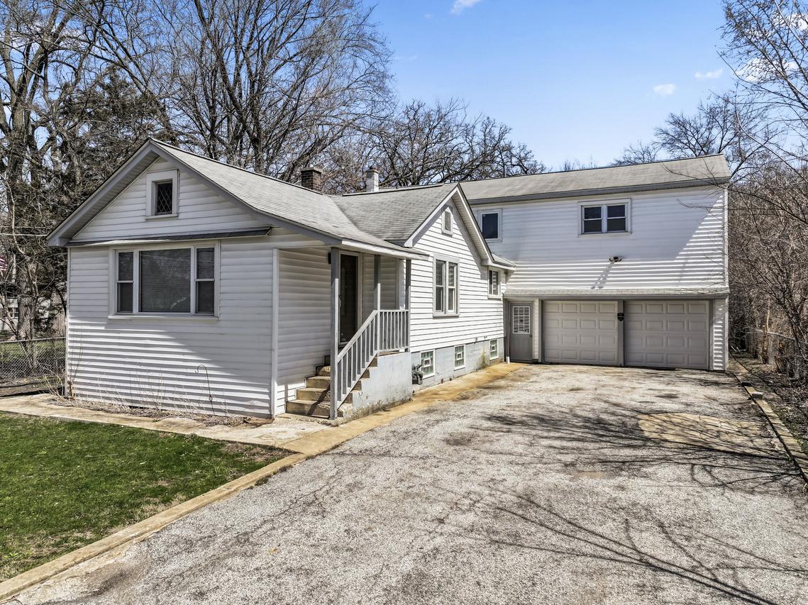 2916 Oakwood Ave., Mchenry, IL 60051