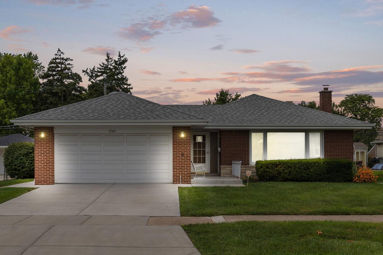 1242 Heidorn Ave., Westchester, IL 60154