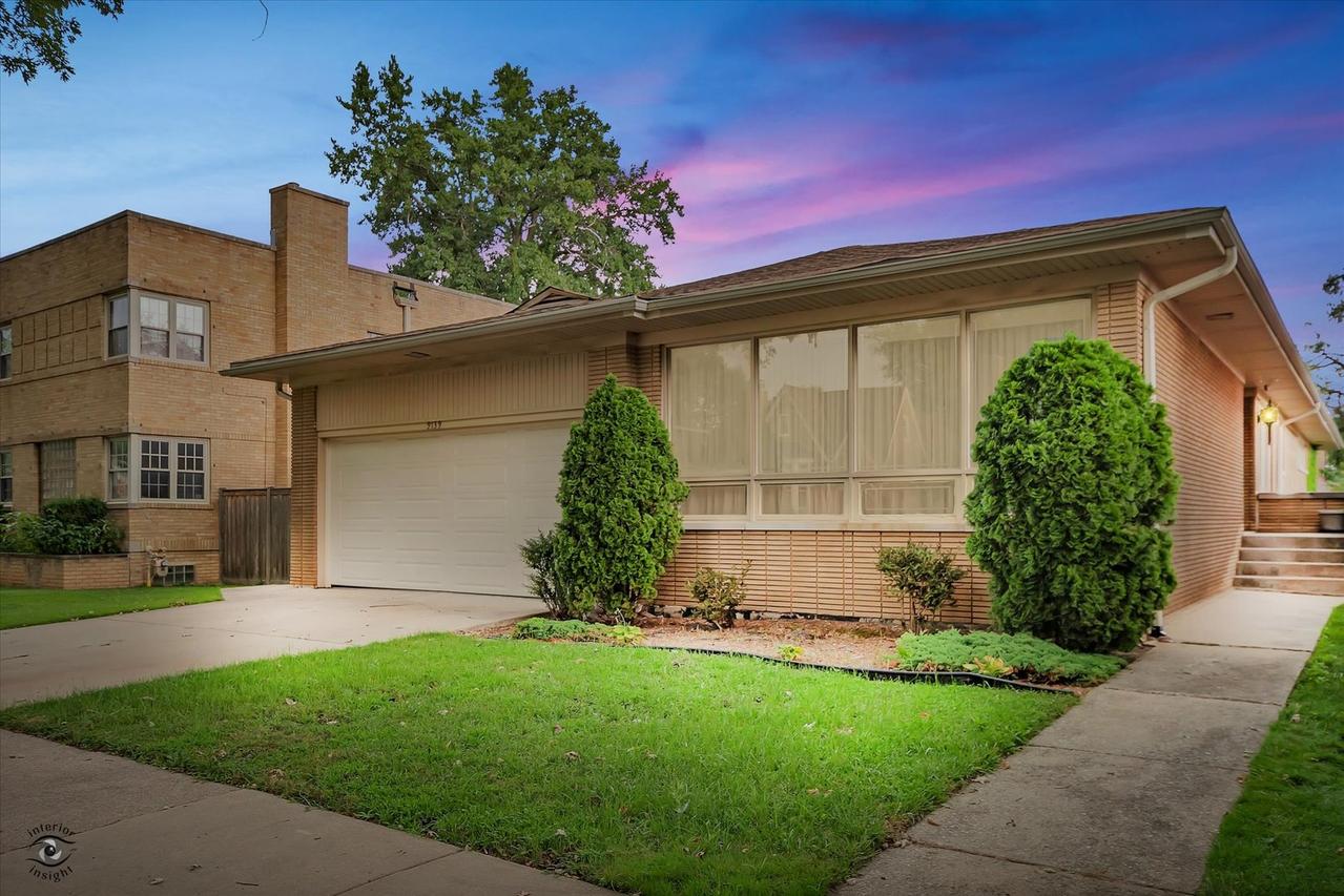 9139 S Oakley Ave., Chicago, IL 60643