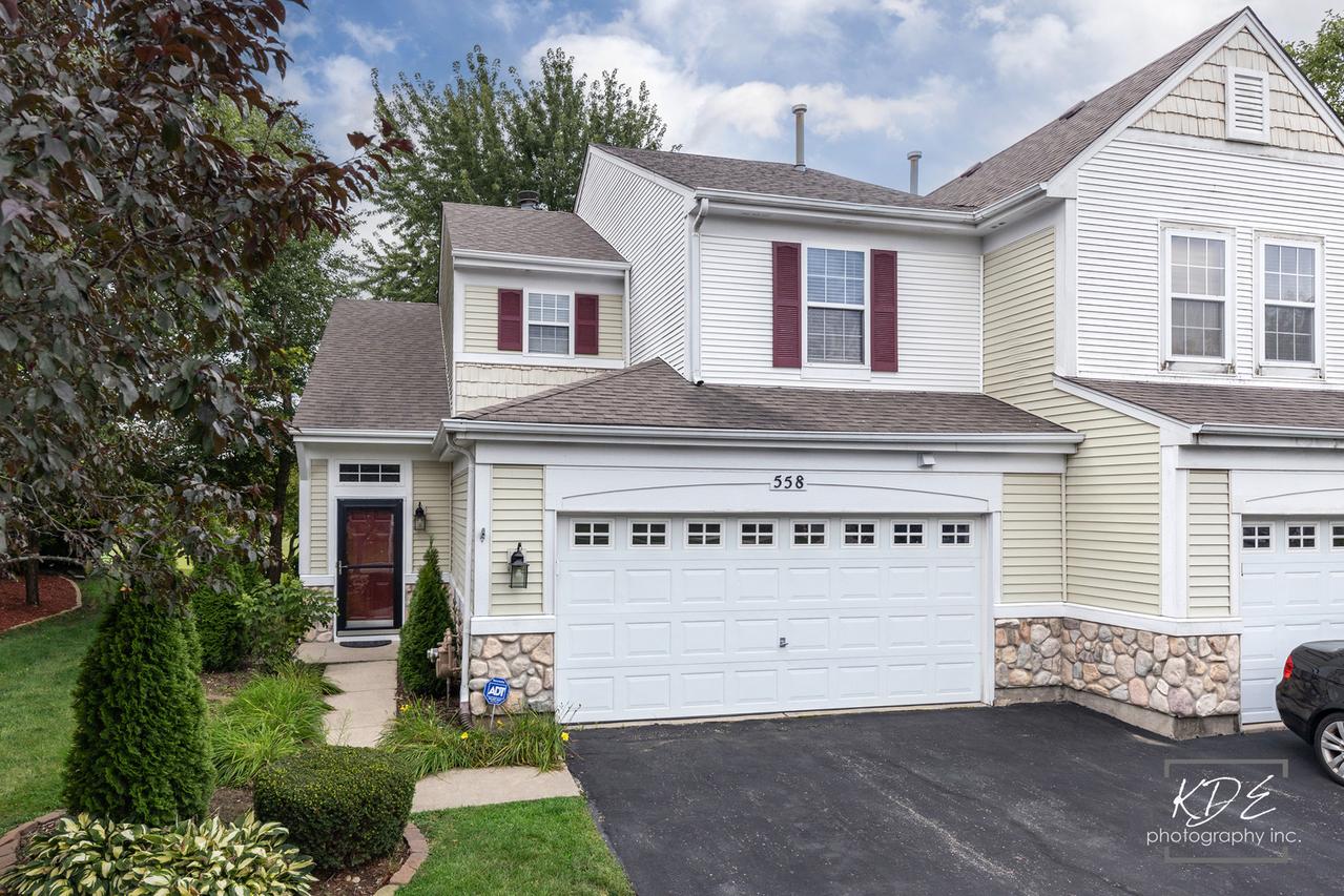 558 Pinebrook Dr., Bolingbrook, IL 60490
