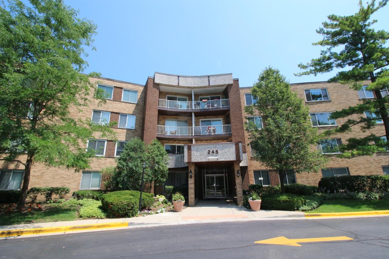 245 S Park Ln. #122, Palatine, IL 60074