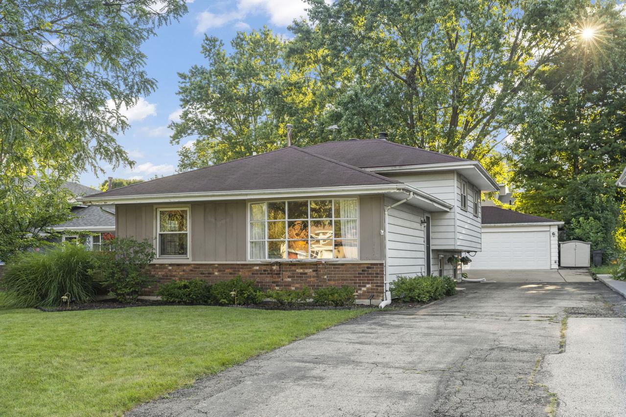 0N100 Beverly St., Wheaton, IL 60187