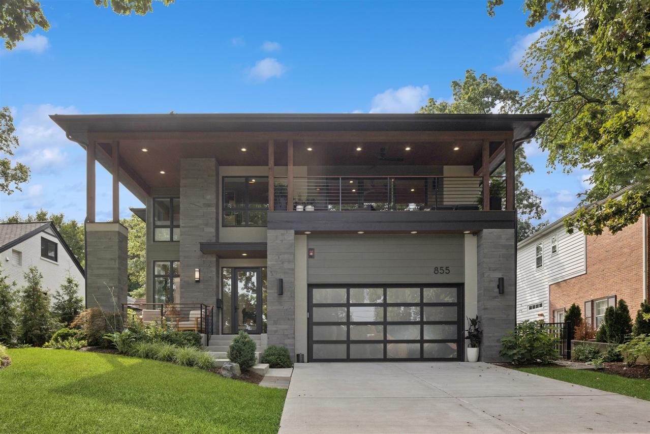 855 Crescent Blvd., Glen Ellyn, IL 60137