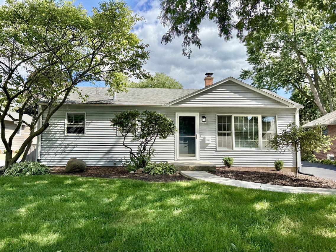 129 Pomeroy Ave., Crystal Lake, IL 60014