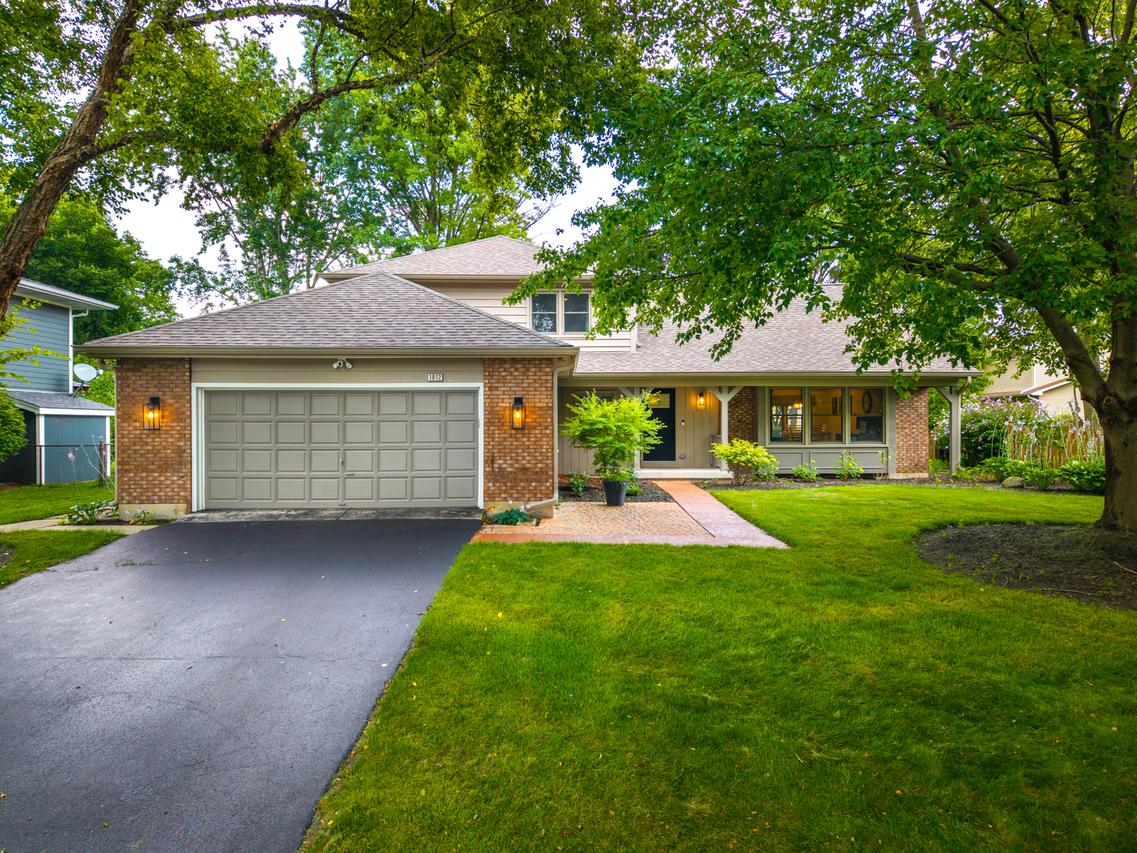 1012 Williamsburg Dr., Naperville, IL 60540