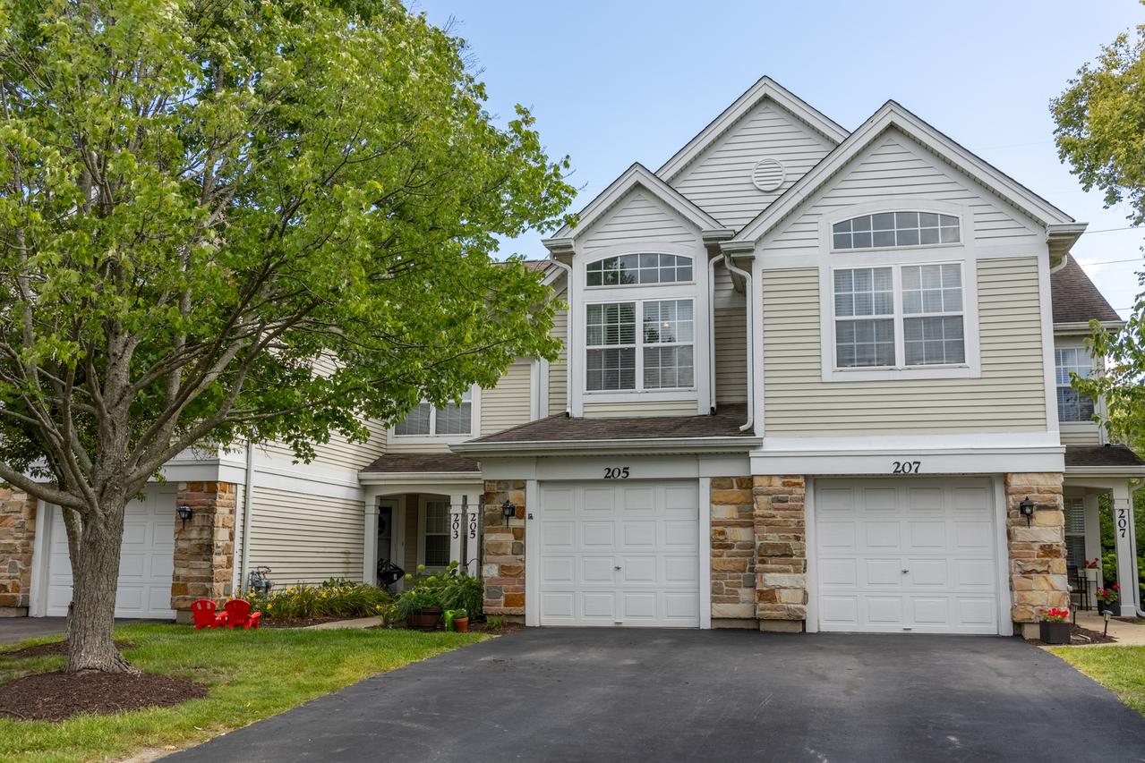 205 Concord Ln., Carol Stream, IL 60188