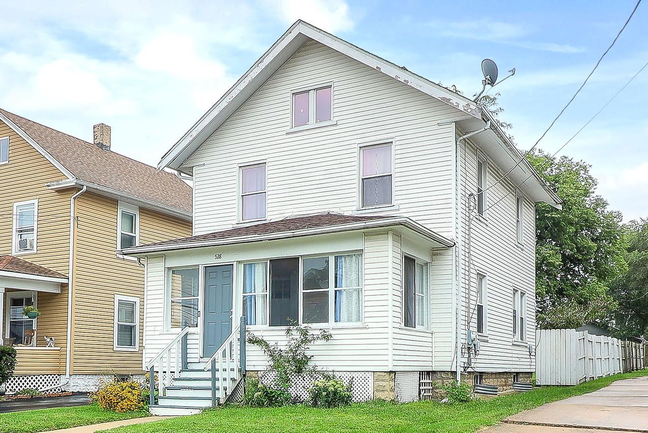 528 Woodlawn Ave., Aurora, IL 60506