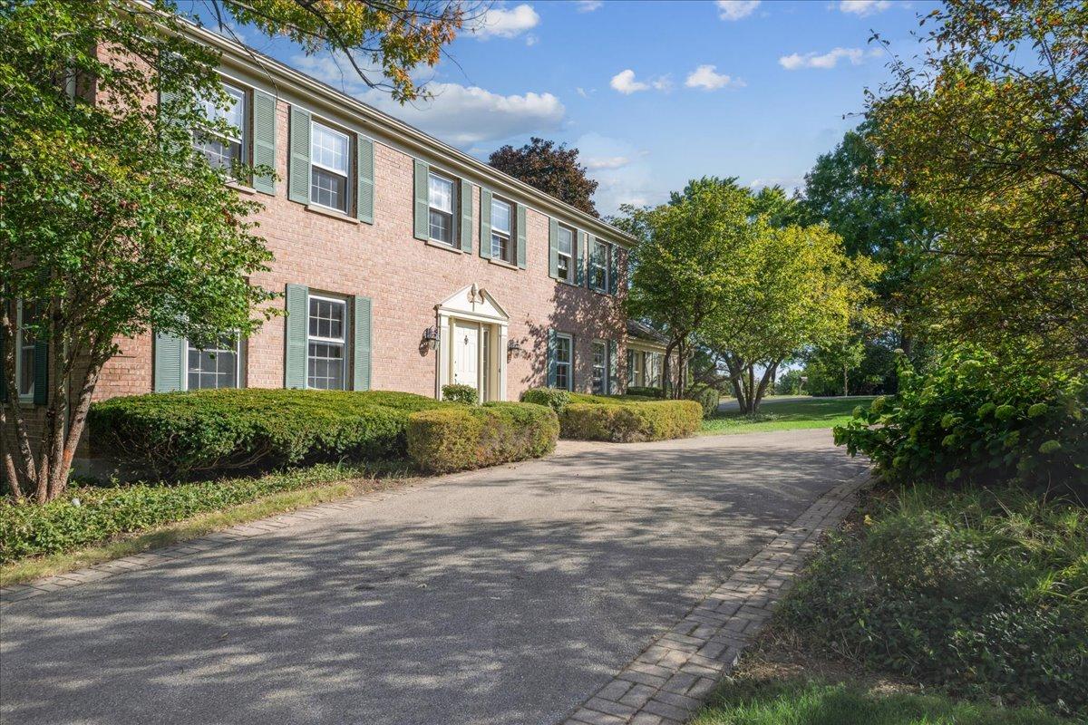 1300 Lake Shore Dr., Barrington, IL 60010