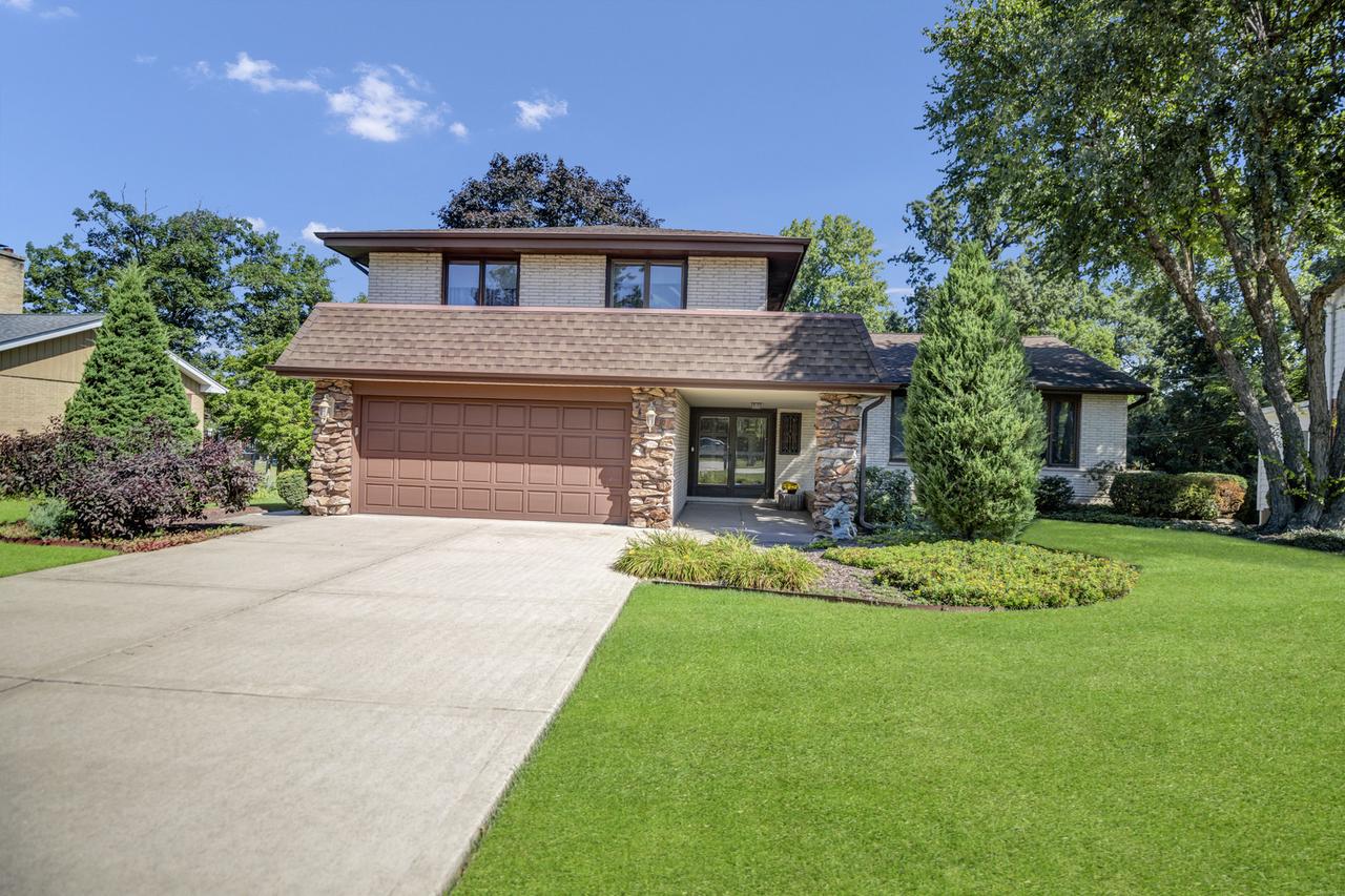 560 N Forest Dr., Addison, IL 60101