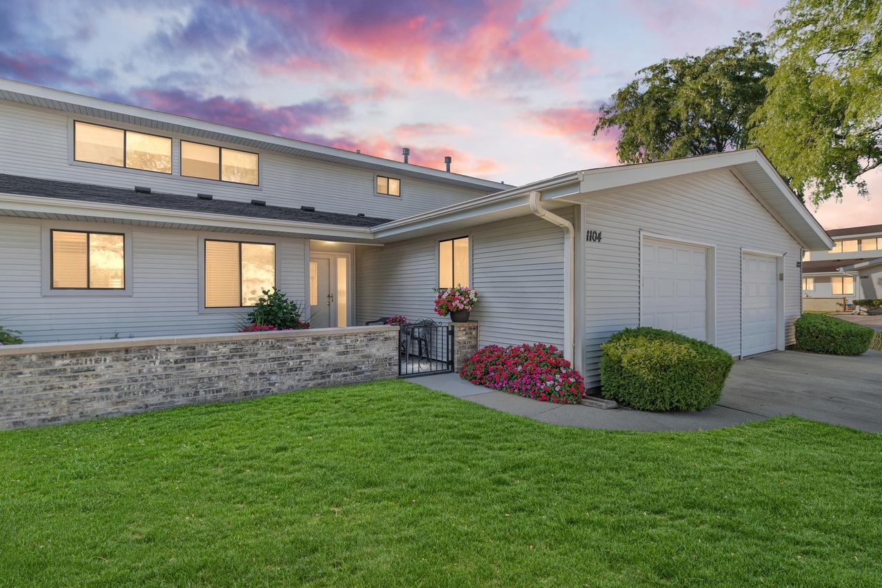 1104 Taunton Ct., Schaumburg, IL 60193