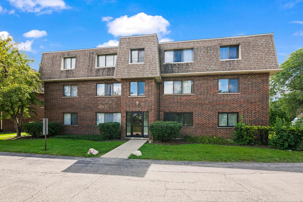 1472 Carol Ct. #1A, Palatine, IL 60074