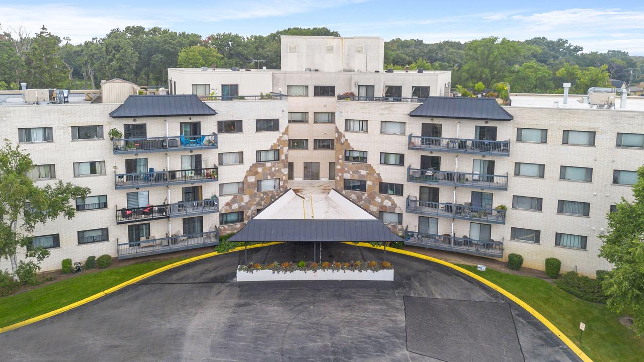 6700 S Brainard Ave. #428, Countryside, IL 60525