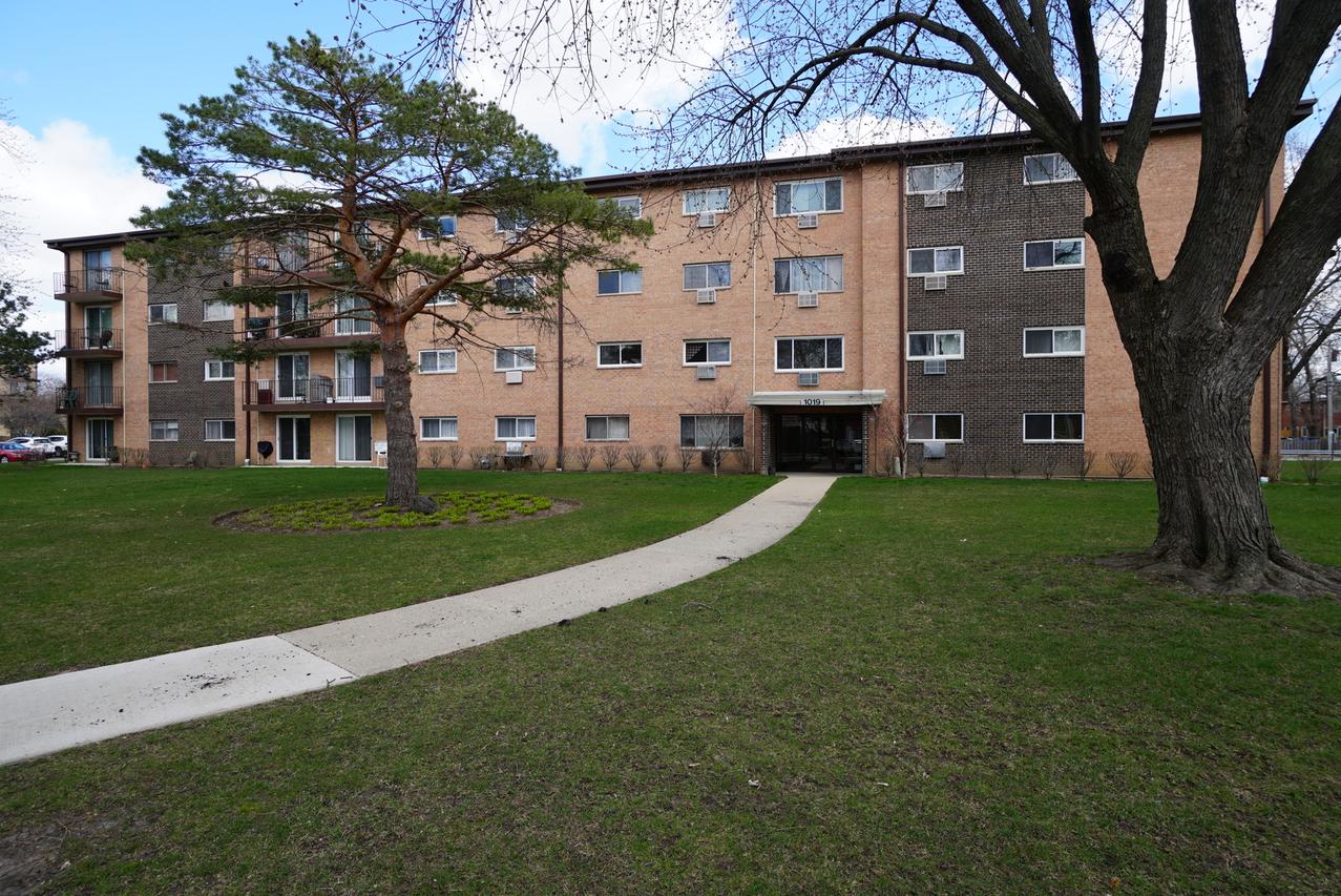 1019 N Boxwood Dr. #407, Mount Prospect, IL 60056