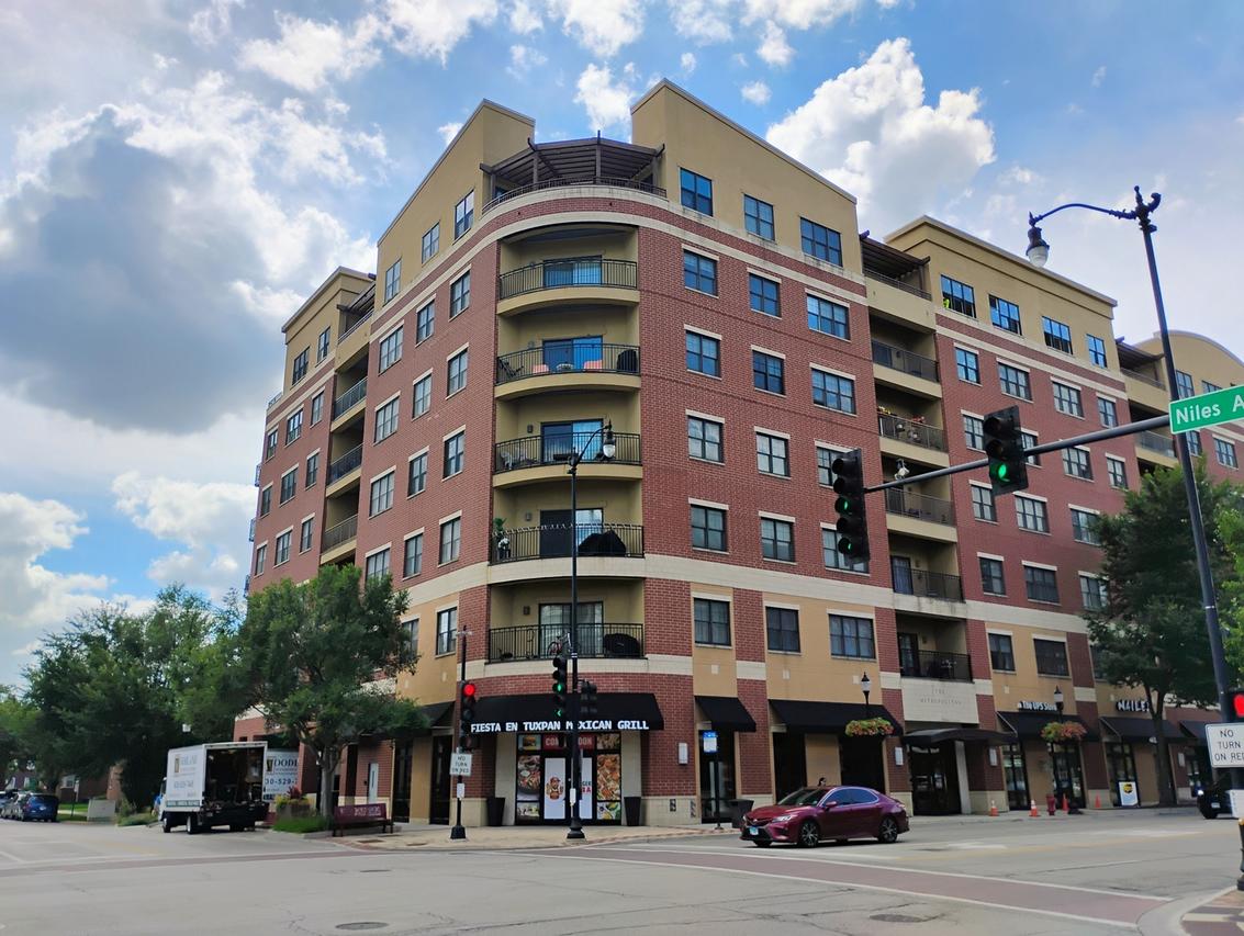 4953 Oakton St. #207, Skokie, IL 60077