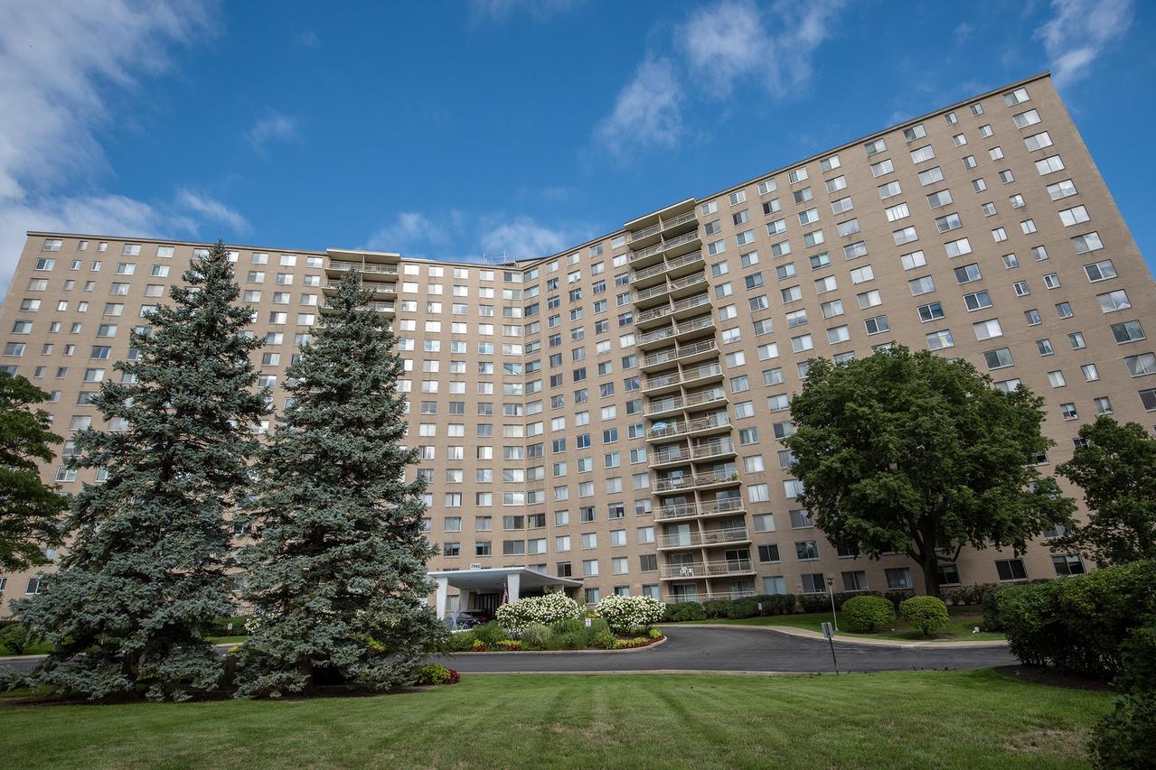 7061 N Kedzie Ave. #706, Chicago, IL 60645